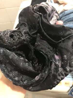 我洗了三四遍 盐水泡过 都没有用 掉色掉的太厉害 是挺好看的 但是内衣不掉色 内裤贴身穿的 抱歉 没办法给好评 我真的是从不给差评