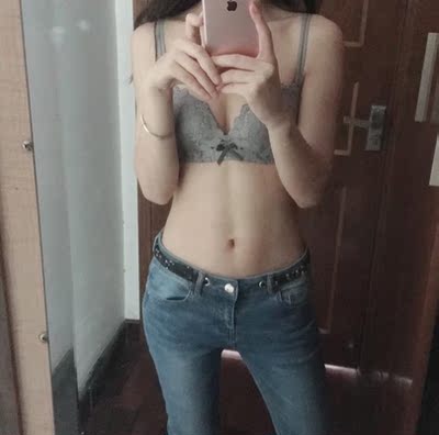 内衣物流好快啊 收到货后立刻先试了一下 无钢圈的穿着很舒服 关键是还很聚拢 感觉上升了一个罩杯 完全没色差 洗了也不掉色 很满意 面料很舒服,边边蕾丝不会扎,总体很舒服哟设计的很时尚又特别合身 喜欢的小宝贝可以购买哦 内衣物流好快啊 收到货后立刻先试了一下 无钢圈的穿着很舒服 关键是还很聚拢 感觉上升了一个罩杯 完全没色差 洗了也不掉色 很满意 面料很舒服,边边蕾丝不会扎,总体很舒服哟设计的很时尚又特别合身 喜欢的小宝贝可以购买哦