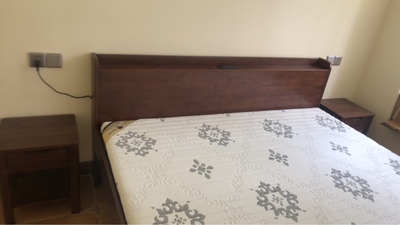 真实使用感受有人知道华谊家具怎么样，这是实木家具吗？有猫腻吗？