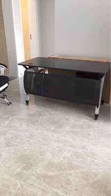 电脑桌经过了两小时的努力,终于完成了安装。总体来看还是不错的。满意的产品。 电脑桌经过了两小时的努力,终于完成了安装。总体来看还是不错的。满意的产品。