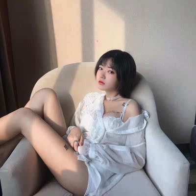 很美 很喜欢。之所以买这款内衣 主要是看朋友圈微商在卖！我还是喜欢在网上比较方便