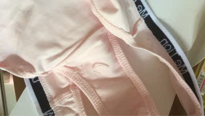 再华丽的包装也掩盖不了做工的粗糙，真是对不起这个外在包装呀。更对不起这个价钱   ，上当了。此生再不回头了。如此差的产品内涵做工真是不敢恭维。