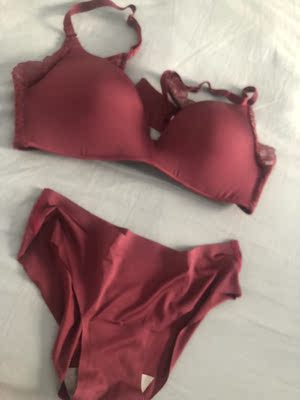 内衣很轻薄,穿起来透气,舒服,凉快,颜色也是我喜欢的颜色。 内衣很轻薄,穿起来透气,舒服,凉快,颜色也是我喜欢的颜色。