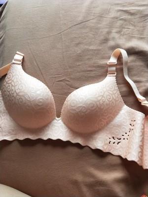 内衣很漂亮，薄厚正是自己想要的，夏天穿着很舒服。下次还会回购的。