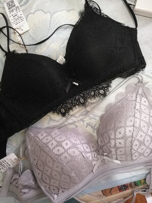 挺好的  只是我可能拍小了  洗完也没有掉色  在这家买了两件 不厚很适合夏天  洗完也没有掉色  顺便夸一夸这个快递外包装很私密