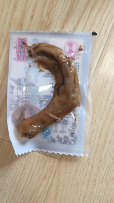 这款文胸看着挺漂亮的,我按平时码来买的,发现罩杯偏大了,空杯现象比较严重,穿着效果比较差,应该买小一码的。文胸特别应该是很轻薄,只有薄薄一层,好尬的是连naitou都会显得非常清楚,外面穿的是浅色衣服的话就比较不合适了,只得穿深色的。 这款文胸看着挺漂亮的,我按平时码来买的,发现罩杯偏大了,空杯现象比较严重,穿着效果比较差,应该买小一码的。文胸特别应该是很轻薄,只有薄薄一层,好尬的是连naitou都会显得非常清楚,外面穿的是浅色衣服的话就比较不合适了,只得穿深色的。