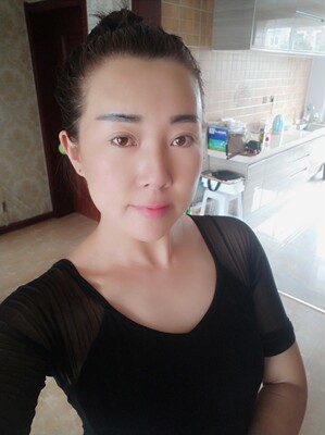 衣服面料非常好,穿着很舒服,就是自己拍大了点,小一码会更好,好评 衣服面料非常好,穿着很舒服,就是自己拍大了点,小一码会更好,好评