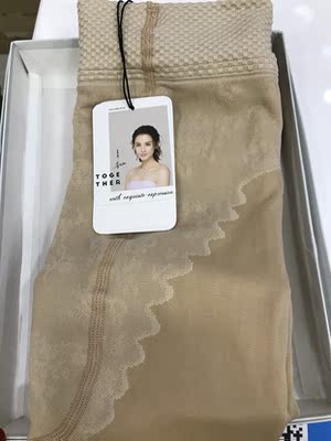 收到货啦,迫不及待试一下,很好的丝袜哦,穿着很贴身很显瘦,不会抽丝,天冷就可以穿啦 收到货啦,迫不及待试一下,很好的丝袜哦,穿着很贴身很显瘦,不会抽丝,天冷就可以穿啦