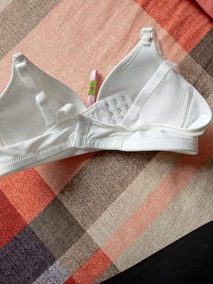 物美价廉，冰丝的，一点都不捂，质量很好，物美价廉，稍微有点空杯，会回购会推广！！！卖家还送了小礼物，喜欢喜欢！！