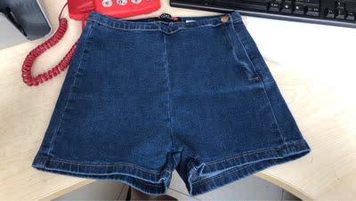 裤子质量挺好的,弹性很大,穿着舒服 裤子质量挺好的,弹性很大,穿着舒服