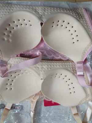 大小合适，穿着舒服，洗了不掉色，摸着柔软舒适，很漂亮。