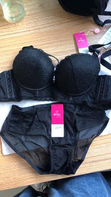 内衣收到了，内衣质量挺好，颜色款式也是我喜欢的，价格还便宜，下次赶上活动再买一身，一直都在穿都市丽人内衣，之前都是实体店买的，这次旗舰店买的，好品质，值得信赖，以后就在网上买了，直接寄到家方便，哈哈😄