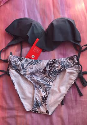 超好看的衣服，穿上聚拢效果特别好，小清新的感觉美美哒