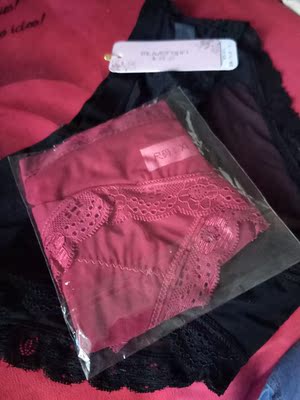 质量不错，准备洗洗穿了，手感不错，贴身舒服，准备再回购几件，好评好评