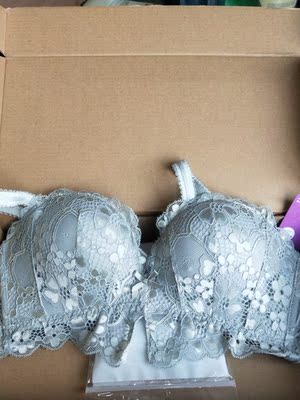 内衣颜色漂亮,质量也很好,穿起来很舒服,跟聚拢,是平胸妹子的首选哦。 内衣颜色漂亮,质量也很好,穿起来很舒服,跟聚拢,是平胸妹子的首选哦。