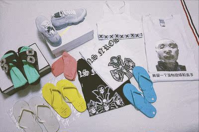 看了第一眼就决定买,觉得很好看,不过现在孕期七个月穿着有点紧绷,生完可以穿,质量也不错 看了第一眼就决定买,觉得很好看,不过现在孕期七个月穿着有点紧绷,生完可以穿,质量也不错