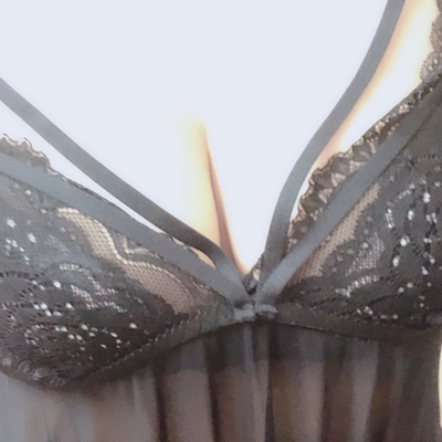 讲真的 蛋蛋是我见过最可爱最温柔的店主啦！ 可爱中透着性感！人很好！也很好说话！主要是东西特别好！这次买了很多！光东西的包装就让我有种舍不得拆开的感觉 很高大上 包装的很精美！！这次买了内裤和新上架的睡衣 内裤的虽然有点掉浮色但是洗两次就好啦！质量很好 蕾丝滑滑的穿起来很舒服！睡衣真的特别种草啦！质量特别特别好！穿起来很诱惑人 就和蛋蛋拍的视频是一样的效果！你们真的不能错过 很爱这种性感的风格 哪怕没有男朋友哈哈哈 好评啦好评啦 老顾客 真的很好