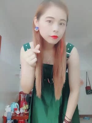 快递速度很快，收到就迫不及待的戴上试用了，为了拍婚纱照特意买的，粘性还是不错的，怎么动都不会掉，但是之前没用过，不知道是不是自己没贴好，还是尺寸没选好，聚拢效果不明显，问过朋友了，说是这种贴的要多试几次才可以，找到效果最好的贴的位置就好了。已经洗过一次了，粘性还很强。拍照之前还要请教下朋友！！