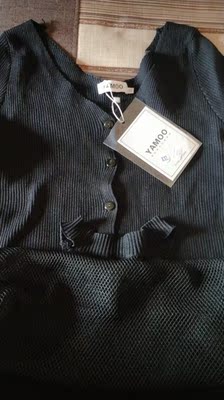 衣服上身很好看  店家推荐的尺码正合适  物超所值  这种料子应该不会起球的  满分好评  还会继续光顾