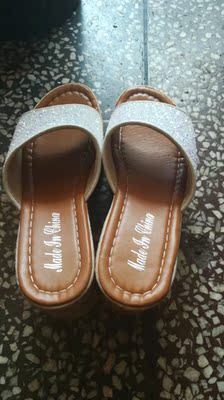 鞋底很轻，穿起来舒服，值得购买