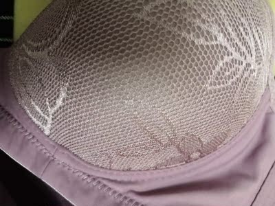 收到好几天了，是帮妈妈买的，卖家很贴心还送了加长扣，面料很好喔，没有色差，我是手机问题拍的有点色差。