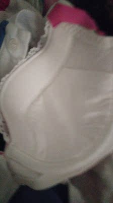 我是第二次过来买了之前是抱着试试心态买的，没想到超级好穿，不会勒，薄款夏天穿合适，所以这次两个颜色都入手了