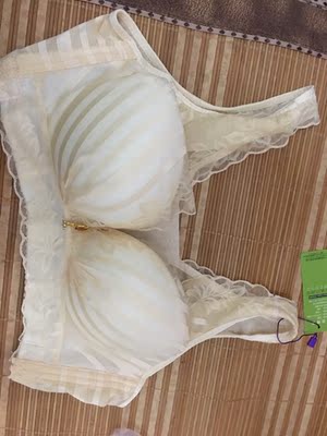 很好看，买了两件，帮别人买的，很满意了。朋友又问我要了链接。喜欢的可以入手哟