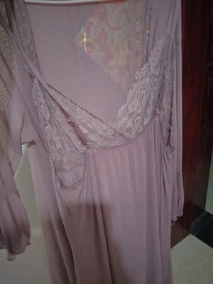 睡衣穿起来凉凉的好性感