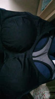 有点儿味道，还没穿，不过下胸围那儿的没什么弹性