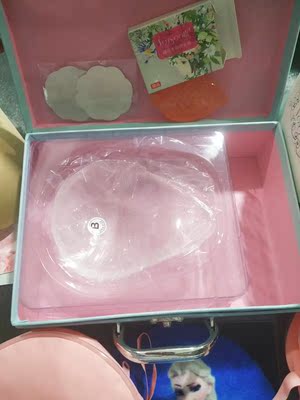 等了好多天透明款终于有现货了，礼服有救了，卖家真是太了解礼服需要搭配什么样子的内衣了，2个月之前说我的礼服很透很深的V，卖家说可以设计一款匹配的，结果真的有了，透明而且，多深的V都可以，哈哈太开心了