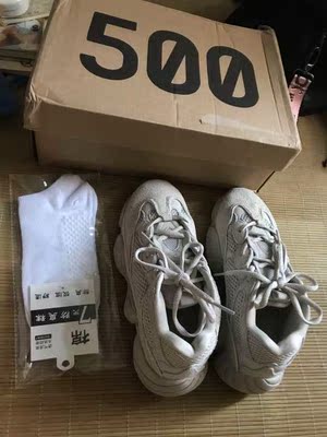 客服服务态度很好,推荐的码数合适,这款鞋子上脚好看,鞋面是猪八革和透气网布,夏天穿也蛮舒适的,鞋底材质和设计比较耐磨的,不论搭配裙子还是裤子,潮流感爆棚,个人很钟意这款。 客服服务态度很好,推荐的码数合适,这款鞋子上脚好看,鞋面是猪八革和透气网布,夏天穿也蛮舒适的,鞋底材质和设计比较耐磨的,不论搭配裙子还是裤子,潮流感爆棚,个人很钟意这款。