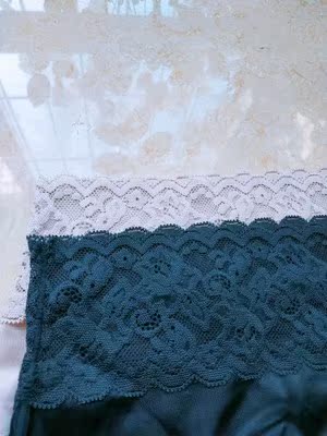 东西蛮好的， 很喜欢这个款式，穿起来也非常舒服。大家可以放心购买~我下次还会继续来买，店里还有好多其他款式。下次买哈!内裤弹力好，穿起来真的很舒服~关键底档还是双层的，贴身的内裤还是要穿质量好点的，这样更能保护到我们自己，这个设计很贴心。买来以后用盐浸泡五分钟！杀菌的，也可以看看是否有掉色现象！质量真的好！会介绍给朋友的无痕的，对屁屁也很好。推荐大家购买，毕竟价钱也不是很贵，很实惠，家里买的话要十多块钱一条，这些划得来！