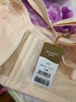 第一次在网上买内衣,没想到和专柜一样,而且还便宜好多哦,收藏店铺以后都在你这买 第一次在网上买内衣,没想到和专柜一样,而且还便宜好多哦,收藏店铺以后都在你这买