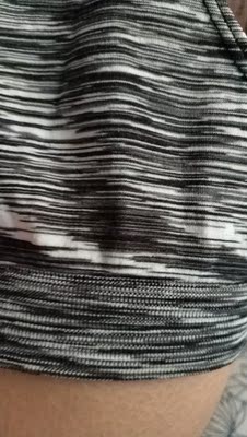 布料很有弹性 剪裁和做工都很好 满意 性价比高