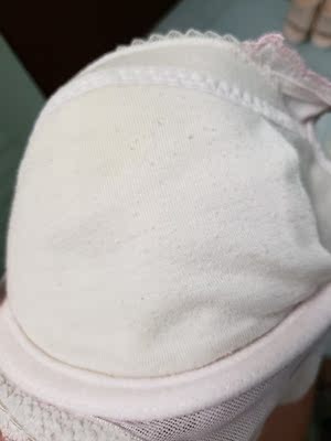 6.18应为活动优惠买了三个文胸,结果收到一个是明显穿过旧的,要求退货后不能扣除我优惠部分的钱并邮费商家承担。客服说退了重拍,但我选的款式没有要的号了。协商下来说只有再买才会退回优惠的钱,快递也要我先支付,稍后退还给我,然而并没有。作为品牌的旗舰商城这样做觉得太不合理,毕竟不是我的原因要求退货的,而是你们居然拿人家穿过的内衣再次销售而导致退货的,以后再也不会购买这店的商品了。 6.18应为活动优惠买了三个文胸,结果收到一个是明显穿过旧的,要求退货后不能扣除我优惠部分的钱并邮费商家承担。客服说退了重拍,但我选的款式没有要的号了。协商下来说只有再买才会退回优惠的钱,快递也要我先支付,稍后退还给我,然而并没有。作为品牌的旗舰商城这样做觉得太不合理,毕竟不是我的原因要求退货的,而是你们居然拿人家穿过的内衣再次销售而导致退货的,以后再也不会购买这店的商品了。