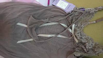 和照片有点色差，但布料手感很不错！ 車功也不错！物超所值！ 送梳子一把！！合用！