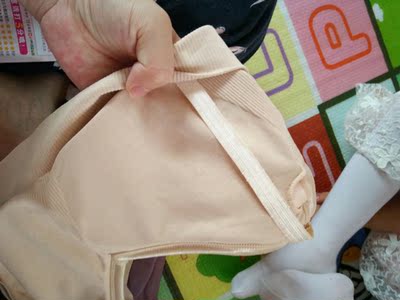 质量还可以吧，还没穿先洗洗，试穿了一下很舒服