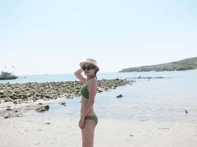 颜色和图片没有色差，隆胸效果不错，挺喜欢的，款式不错，设计的很有特点，美美哒