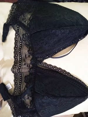 宝贝收到了，真的是很惊艳，蕾丝很软，罩杯是比较薄的，非常适合夏季穿着，里杯是真丝的里杯穿着不会很闷，已经推荐给闺蜜了，好评！！！！