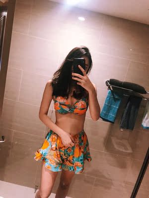 这个四件套的 ,一开始怕显黑, 结果收到效果出乎意料的好,外套和裤子尤其喜欢,性价比很高啊 这个四件套的 ,一开始怕显黑, 结果收到效果出乎意料的好,外套和裤子尤其喜欢,性价比很高啊