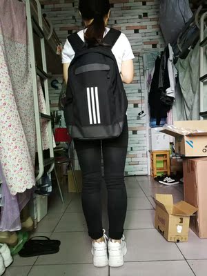 喜欢，可以装很多东西，15.6寸的电脑也能勉强塞进去还能放很多书，喜欢。