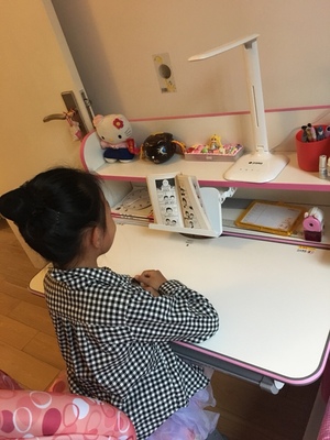 分析生活诚品儿童学习书桌怎么样,质量好不好?有实体店吗