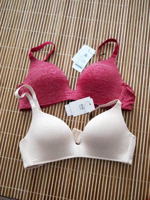 内衣款式和颜色都很好看，码数稍微偏小，应该最近长胖了，幸好送了延长扣最值得说的是，延长扣的颜色和内衣颜色统一，很多送的延长扣颜色都不一样，非常喜欢。