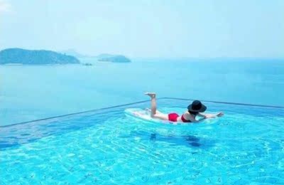 第一次这么认真写评价呦..收到了感觉真的超值了.罩杯做工特别好,内部是全衬的罩杯定型特别好..满意