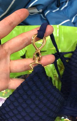 實品很美！客服推薦的碼數和泳衣都很好，還很貼心的幫我更換褲子尺碼，以後還會再回購！