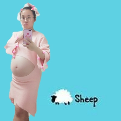 衣服收到了，有一种淡淡的香味，立马让老公帮我拍了，30周了，去摄影店拍太累太辛苦啦。就让老公在家帮我拍了，然后自己后期又抠图换上其它背景，效果很好，特别好看。大爱。