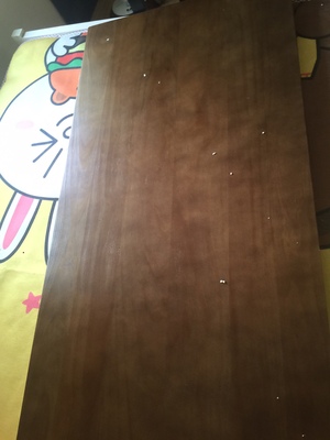 桌子非常沉,买的浅胡桃色,是想要的颜色,先通通风,过几天在装好 桌子非常沉,买的浅胡桃色,是想要的颜色,先通通风,过几天在装好