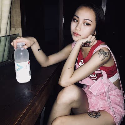 真是爱死这条裤子了 店家服务和物流都很快哦 果断五星 真是爱死这条裤子了 店家服务和物流都很快哦 果断五星