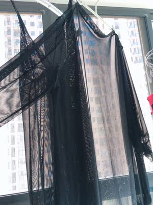 衣服很好看，质量也不错，穿着很舒服，超级性感，洗了晾了有点掉色，总体不错👍