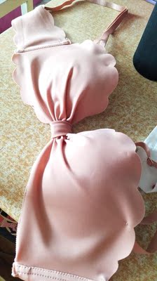 内衣真的很不错了。棒极了买过最喜欢的一件内衣，本来想退呢号码不太合适，但是太喜欢了就没换。比心